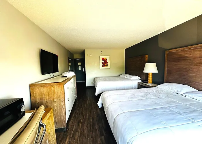 Baymont Inn And Suites By Wyndham Columbus / Near Osu