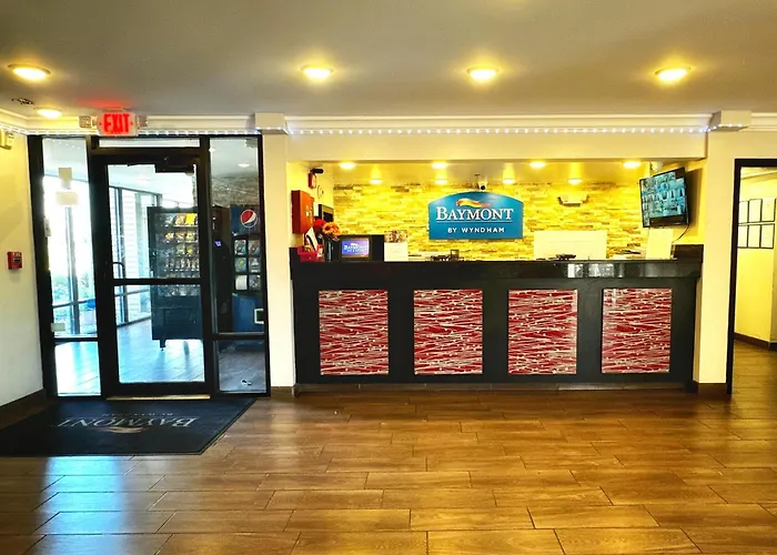 Baymont Inn And Suites By Wyndham Columbus / Near Osu