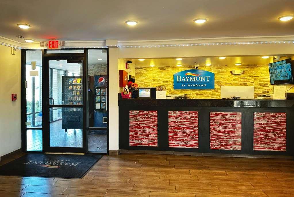 Hotel Baymont And By Wyndham / Near Osu Columbus