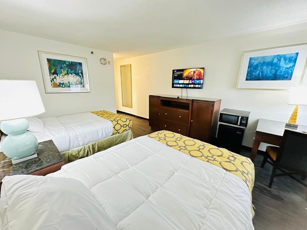 Hotel Baymont And By Wyndham / Near Osu