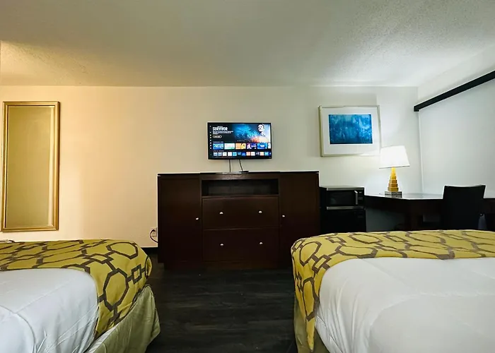 Baymont Inn And Suites By Wyndham Columbus / Near Osu